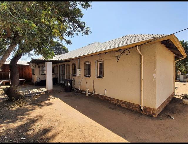 5 BEDROOM FREEHOLD FOR SALE IN NOORDWYK